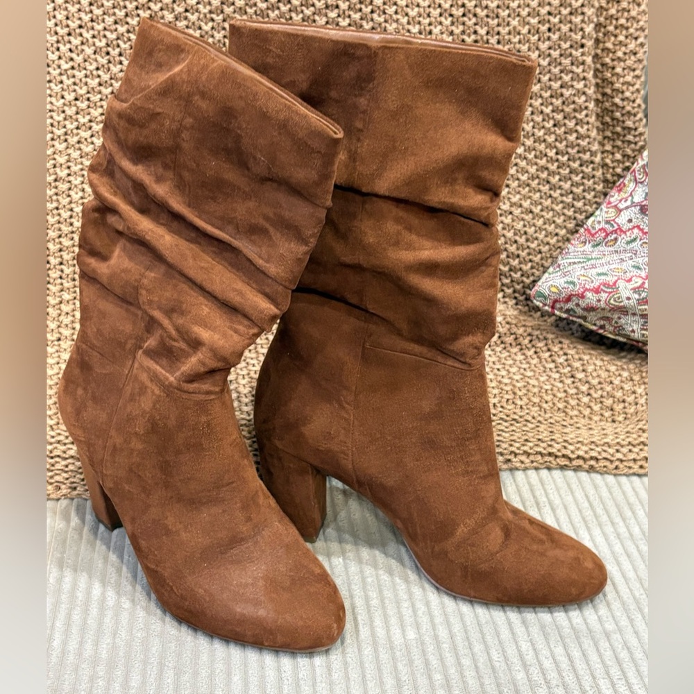 Banana Republic Womens 7.5 Vegan Suede Boho Cognac Brown Slouchy Mid Shaft Boots